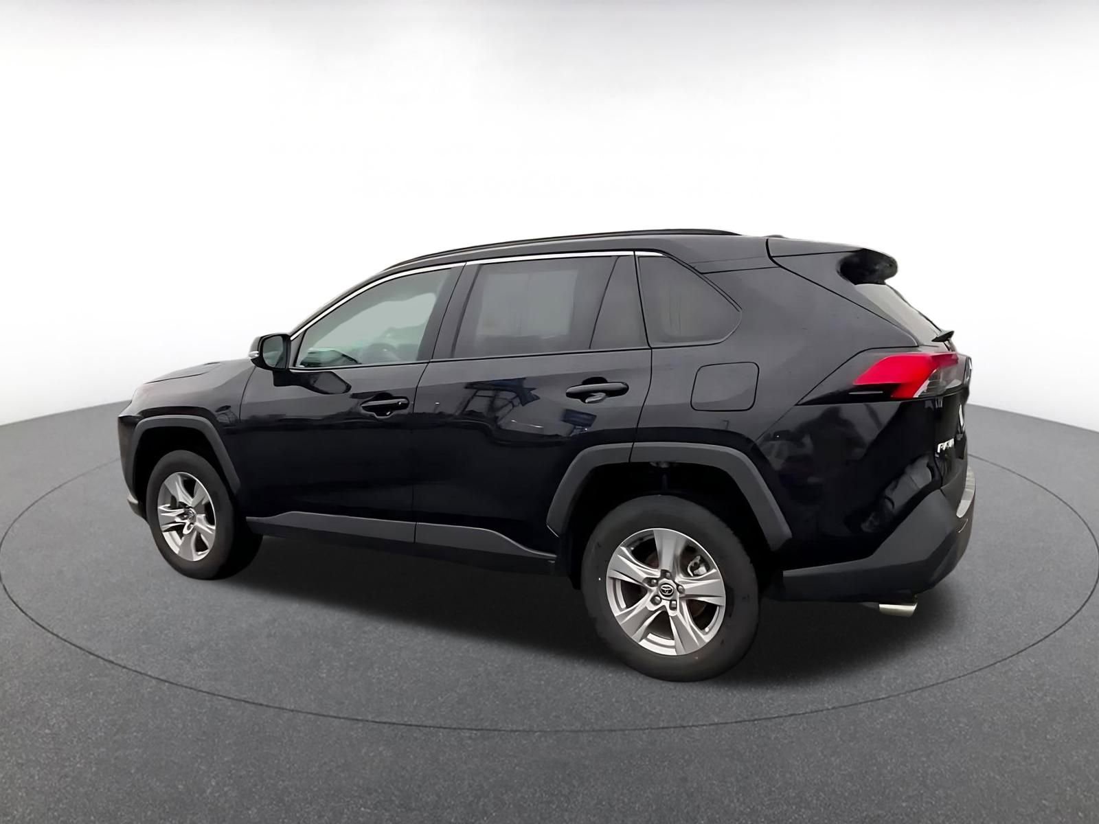 Used 2025 Toyota RAV4 XLE image 10