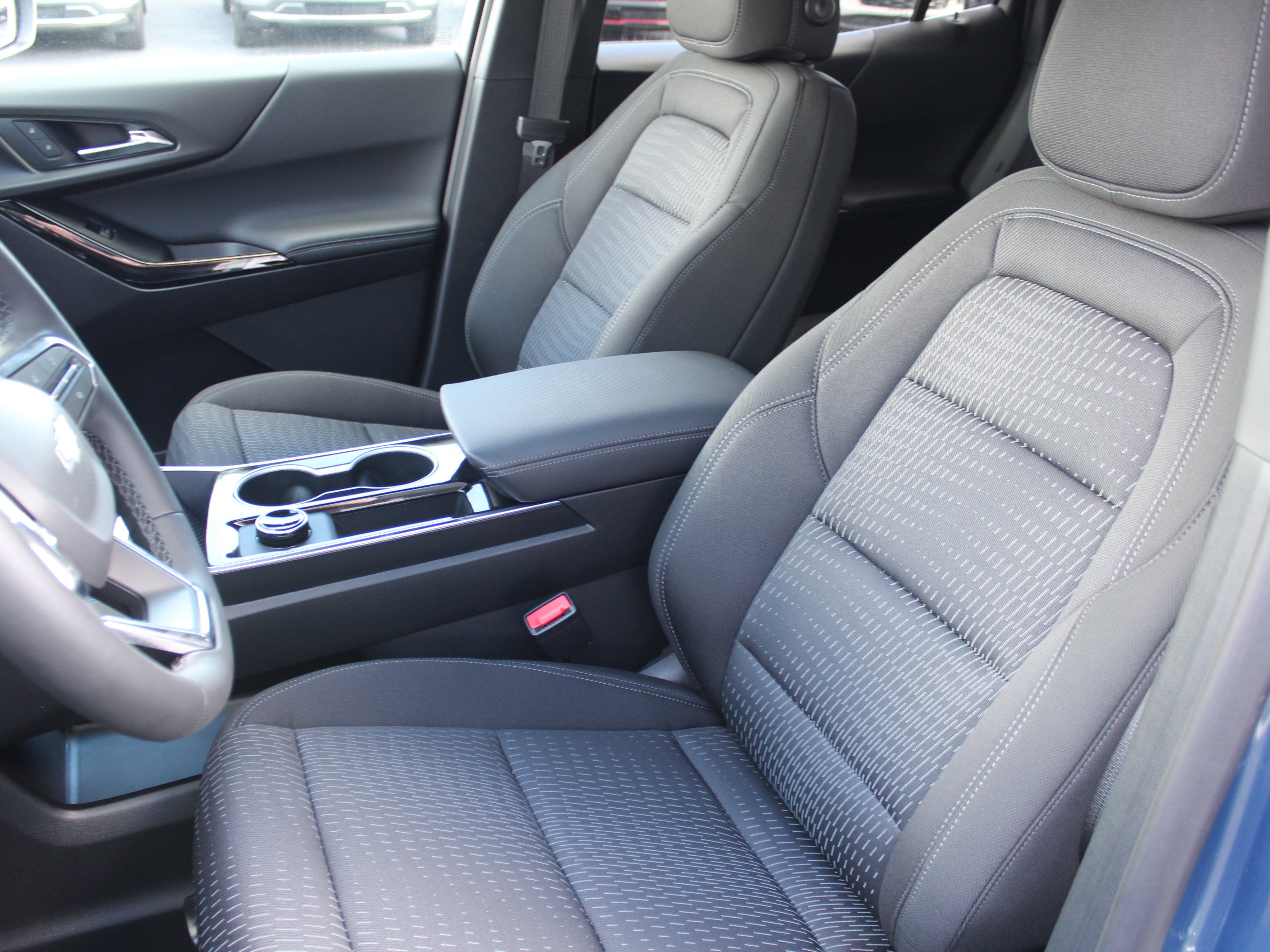 New 2026 Chevrolet Equinox LT w/ Safety and Technology Package FWD image 9