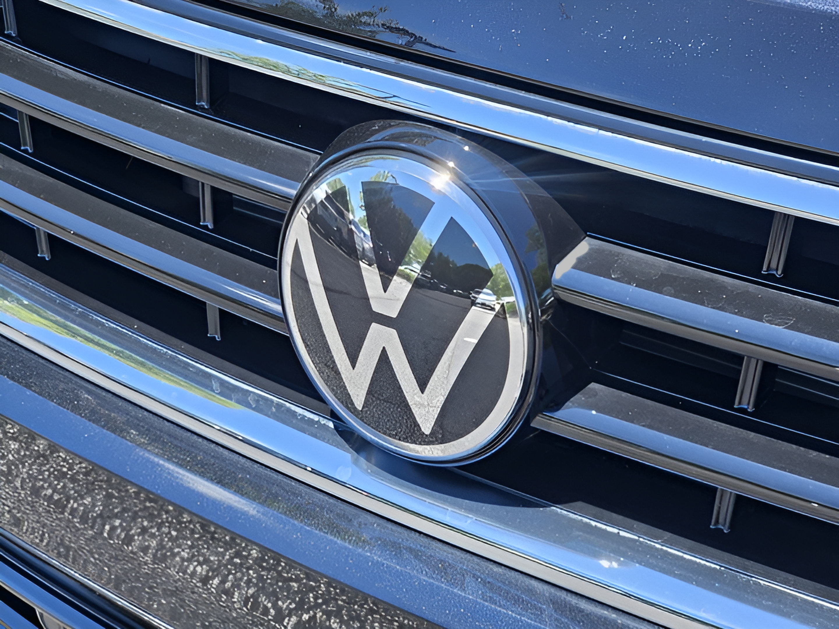 Certified 2024 Volkswagen Tiguan SE R-Line FWD image 35