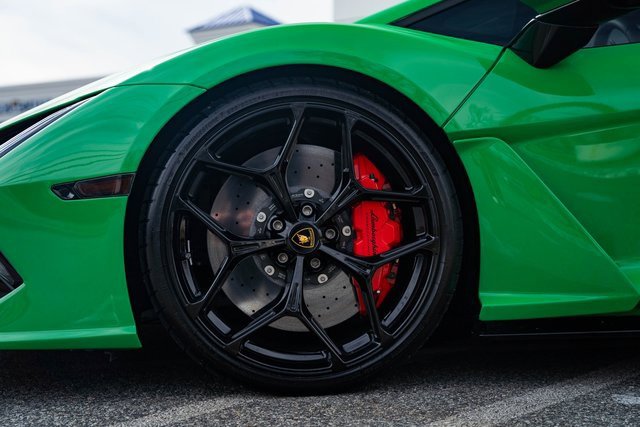 Used 2024 Lamborghini Revuelto image 14
