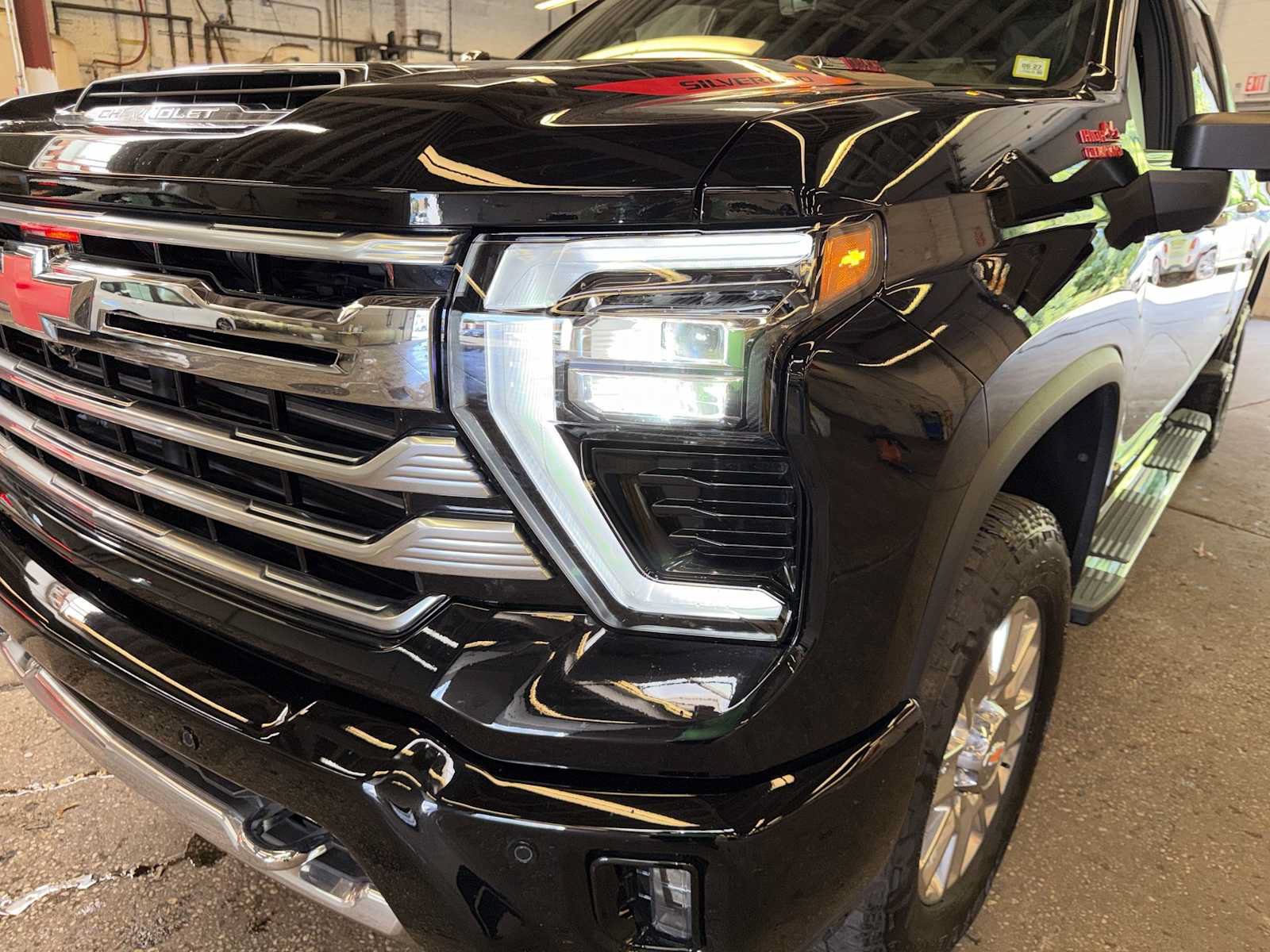 Used 2025 Chevrolet Silverado 2500 High Country w/ High Country Premium Package AWD/4WD image 25