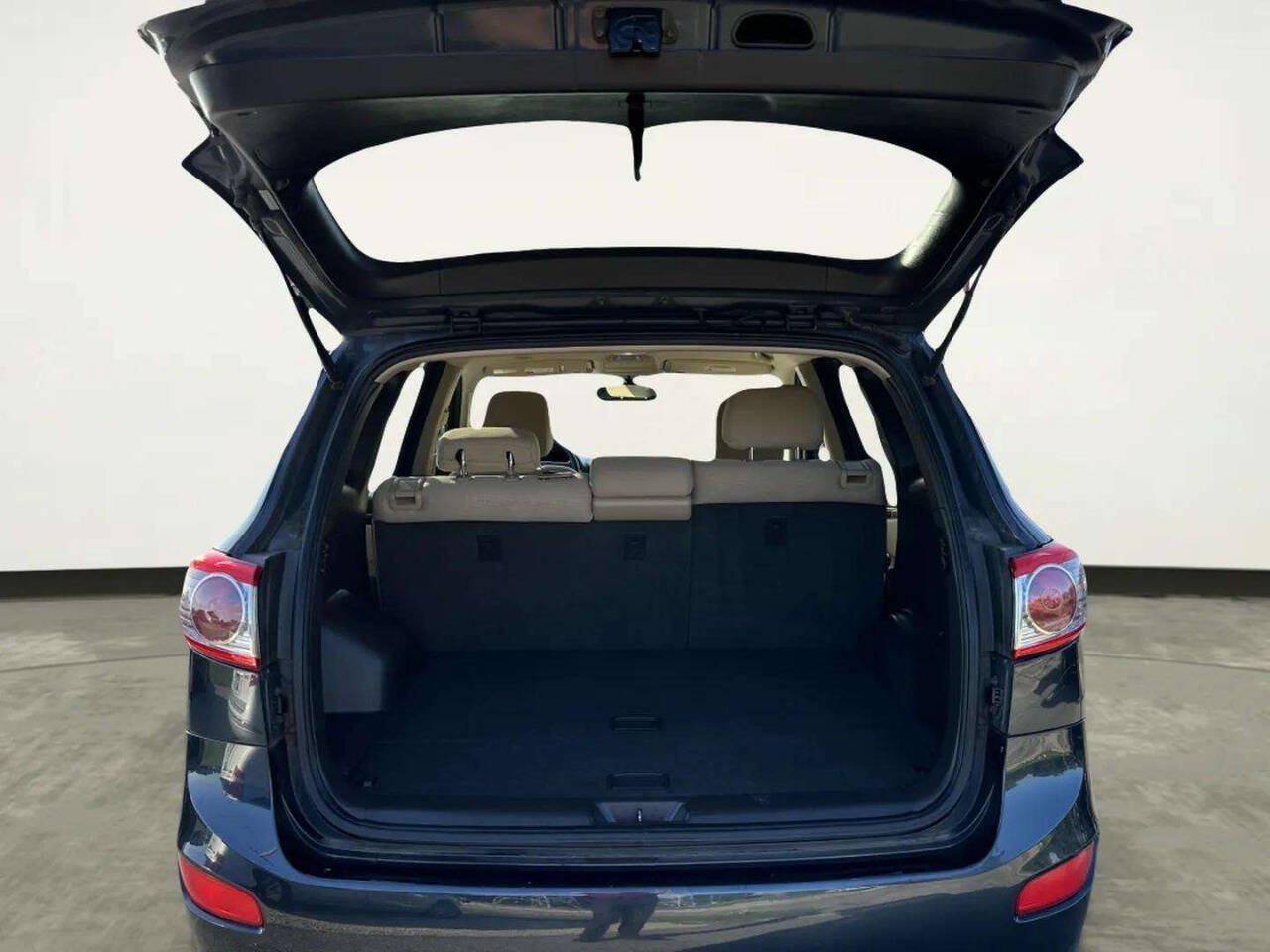 Used 2011 Hyundai Santa Fe GLS FWD image 9