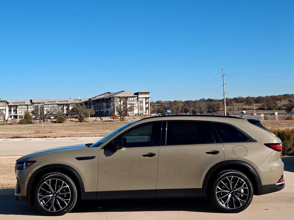 Used 2025 MAZDA CX-70 Plug-In Hybrid w/ Premium Pkg image 4