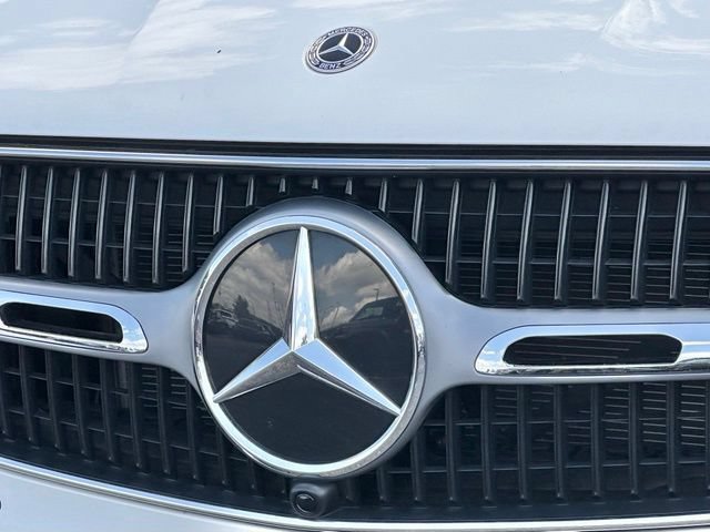 Used 2025 Mercedes-Benz GLC 350e 4MATIC image 3