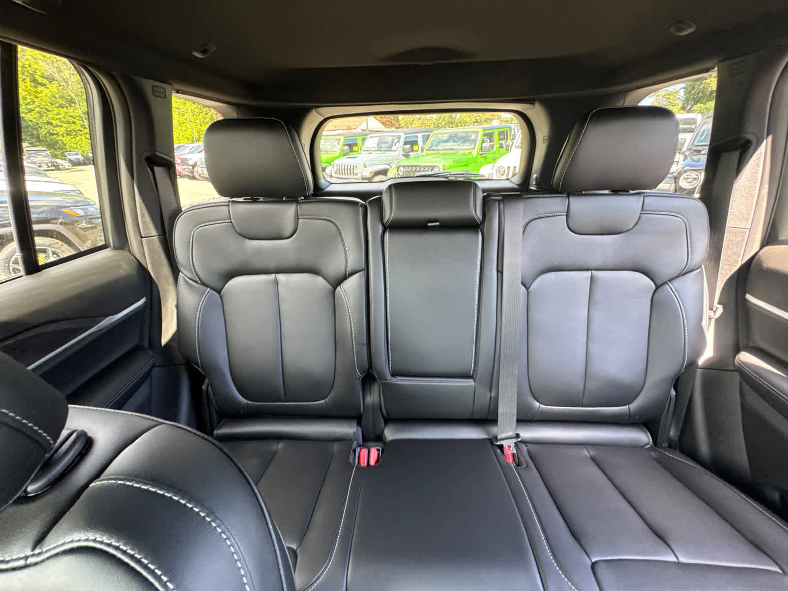 New 2025 Jeep Grand Cherokee Limited w/ Black Appearance Package image 29