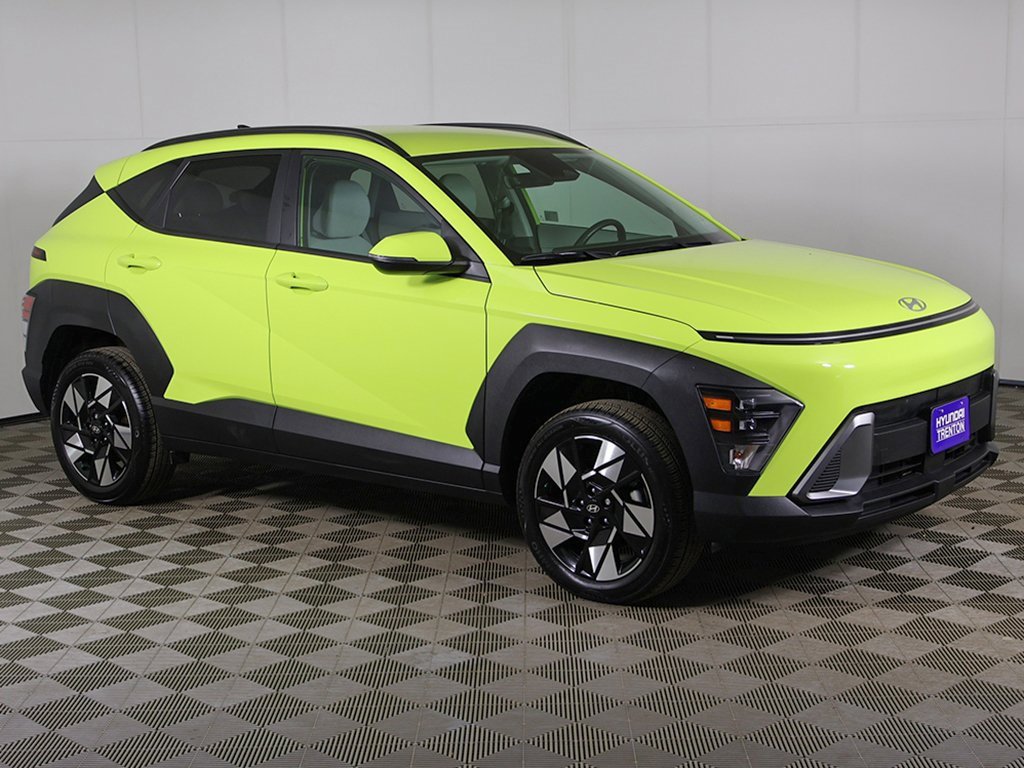 Used 2025 Hyundai Kona SEL image 2