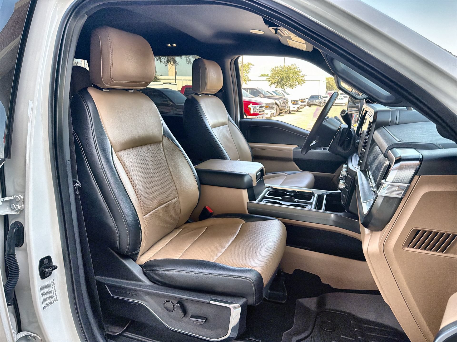 Used 2024 Ford F350 Lariat w/ Lariat Ultimate Package AWD/4WD image 24
