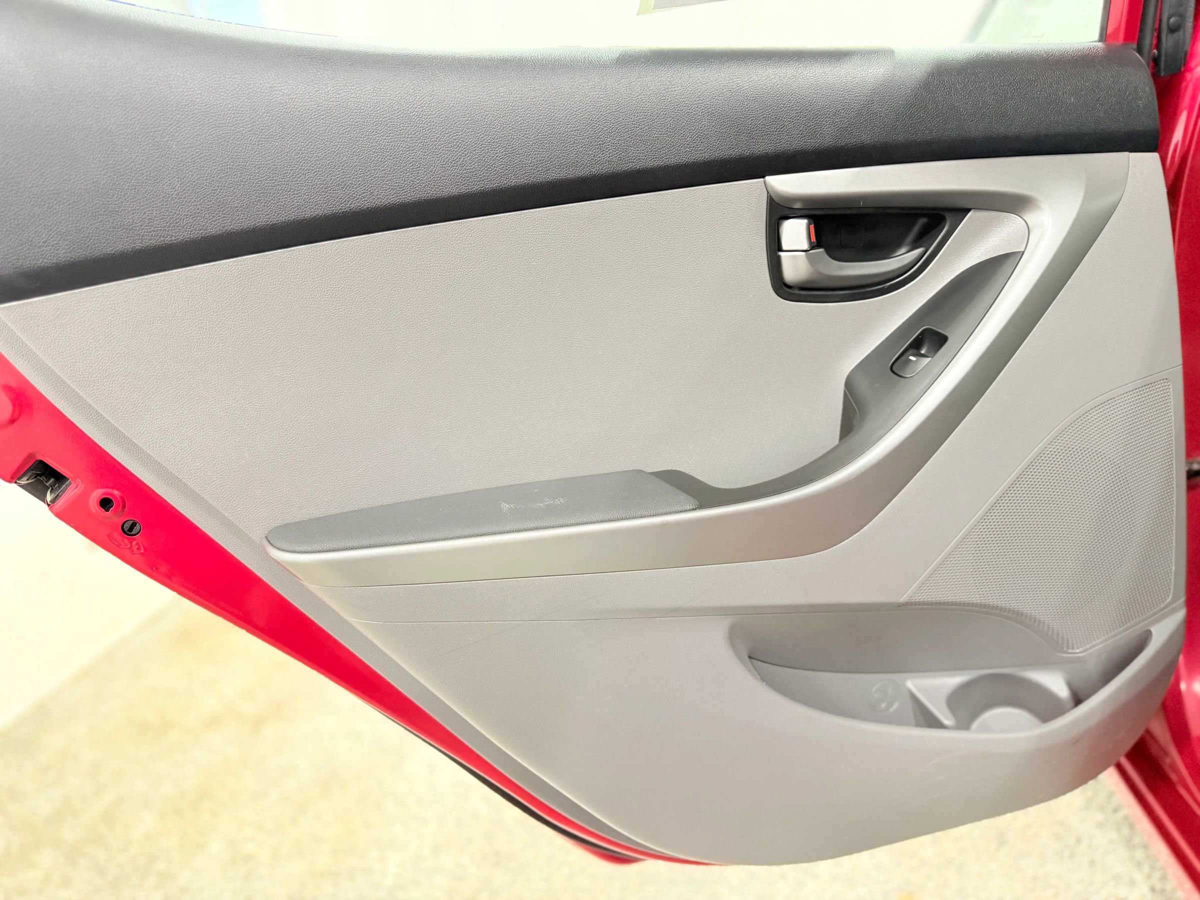 Used 2014 Hyundai Elantra SE image 32