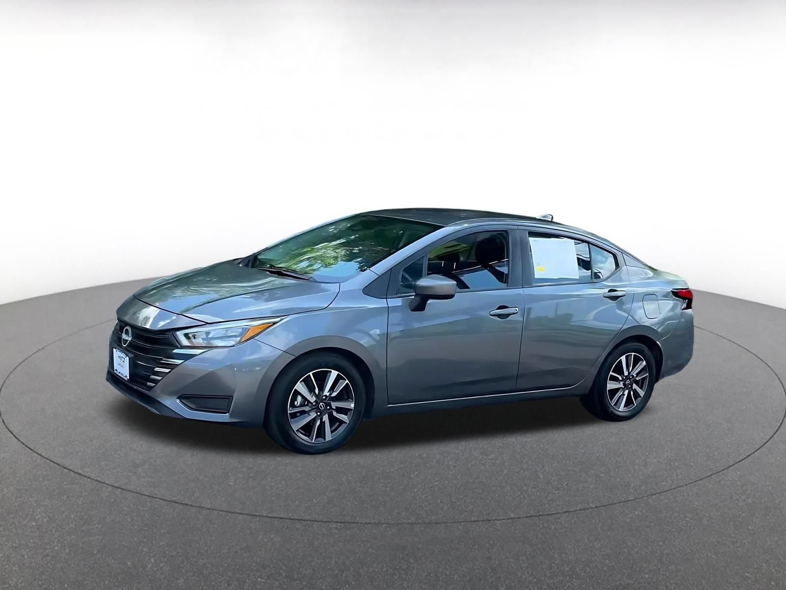 Used 2025 Nissan Versa SV FWD image 8