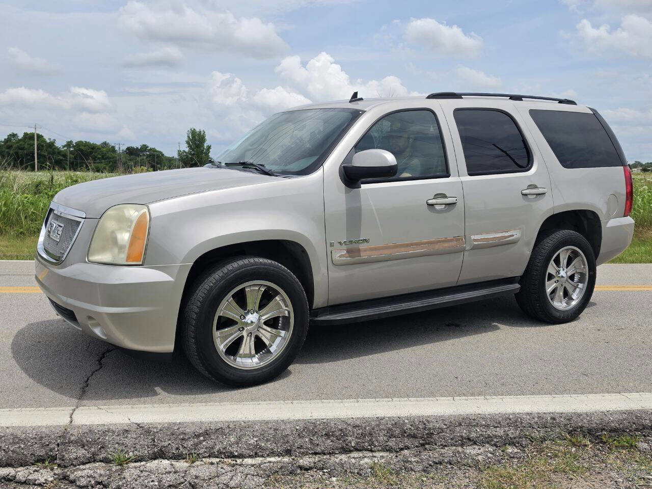 Used 2007 GMC Yukon SLE AWD/4WD image 2