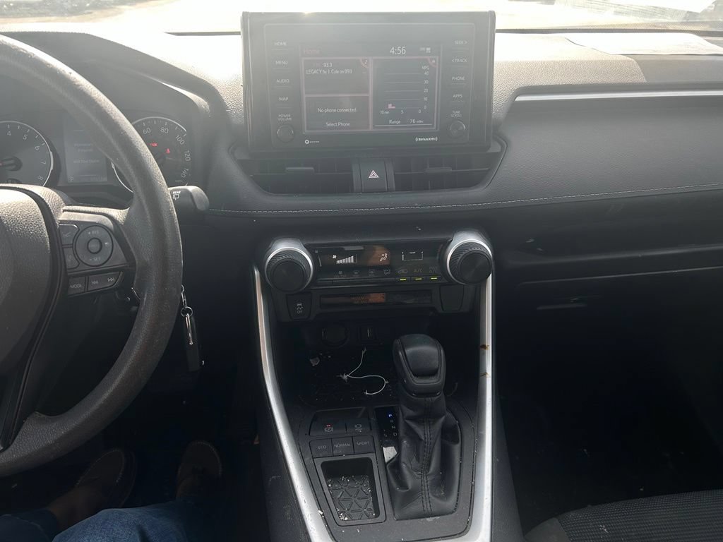 Used 2022 Toyota RAV4 LE FWD image 7