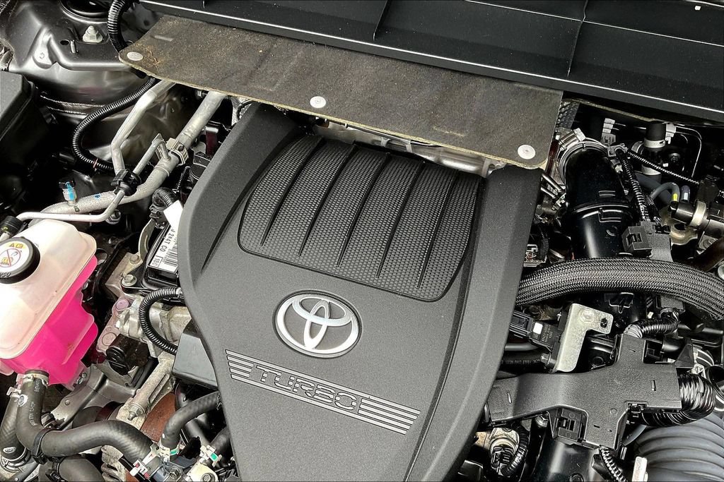 Used 2023 Toyota Highlander L FWD image 32