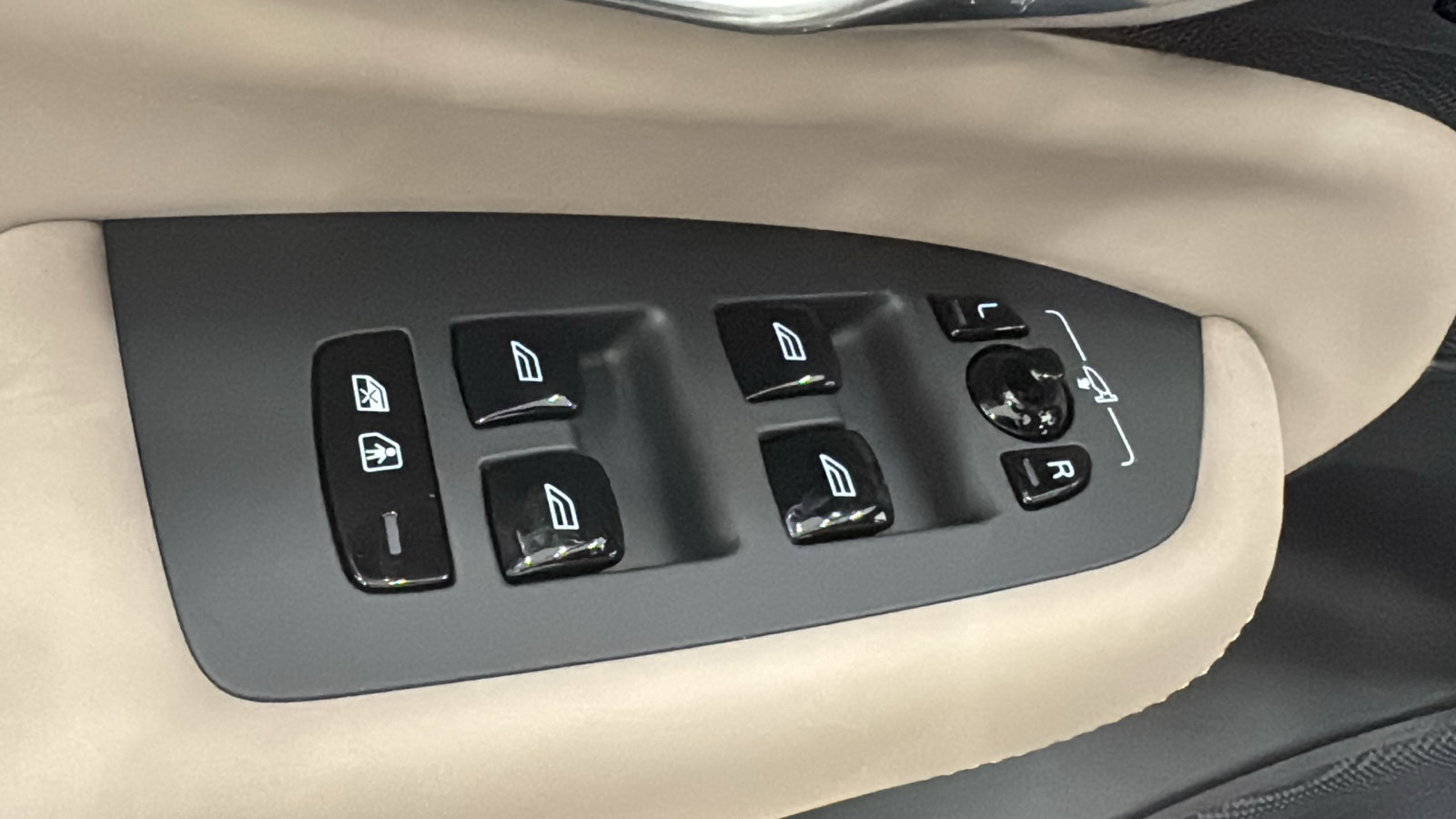 New 2027 Volvo XC90 B6 Plus AWD/4WD image 22