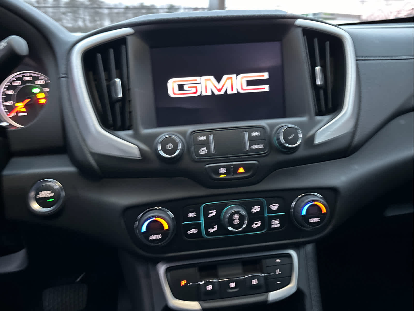 Used 2023 GMC Terrain SLT image 11