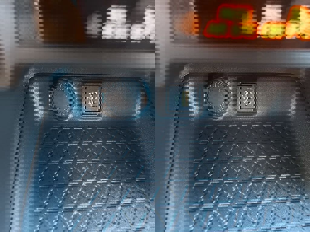 New 2025 Toyota RAV4 LE image 7