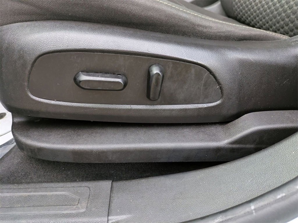 Used 2017 GMC Acadia SLE image 13