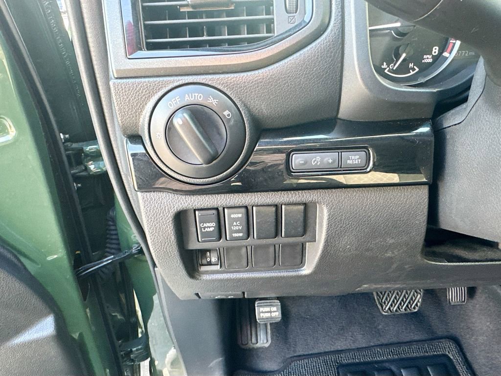 Used 2024 Nissan Titan SV w/ SV Bronze Edition Package RWD image 27