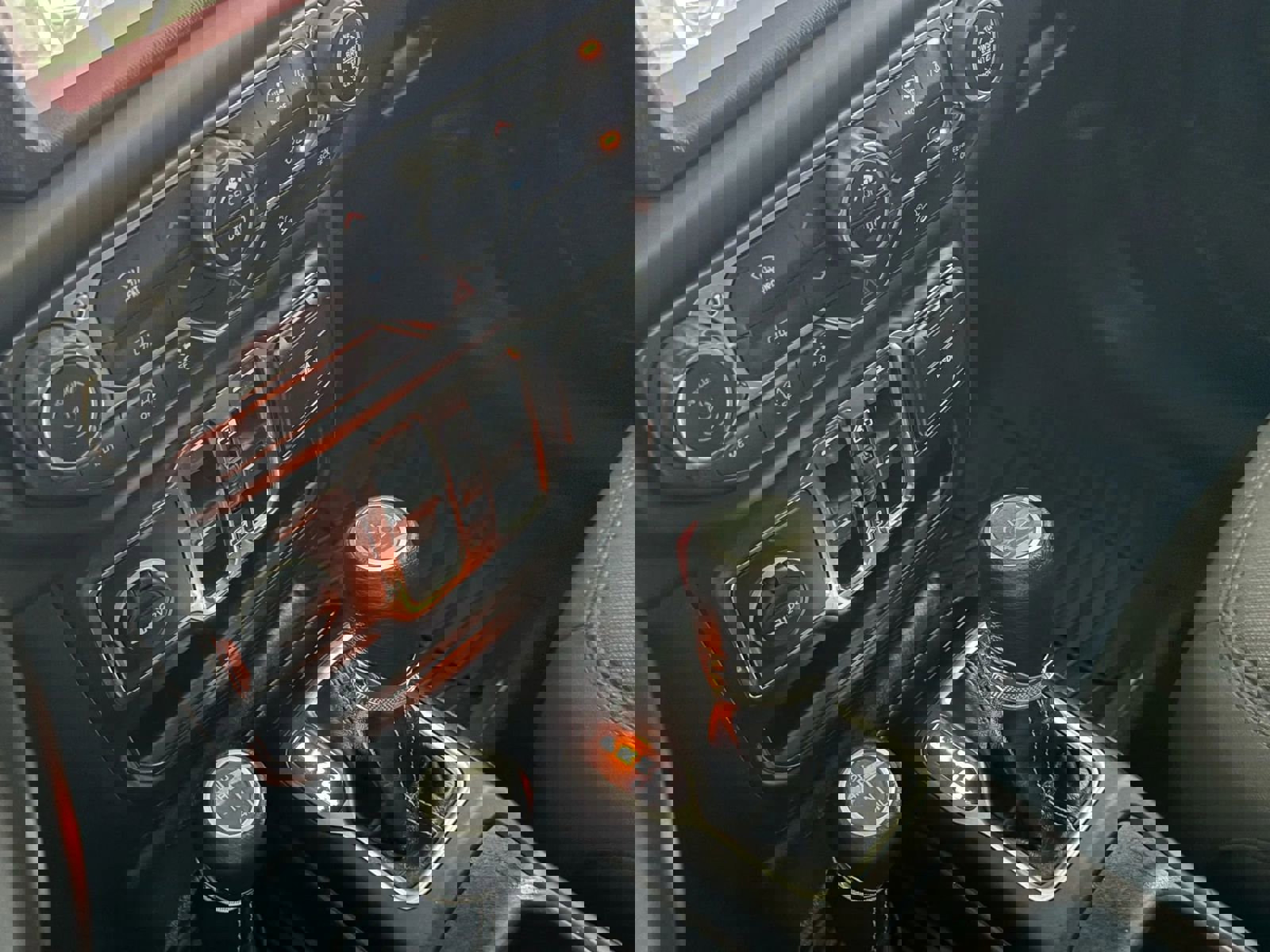 Used 2019 Jeep Wrangler Unlimited Sahara image 21