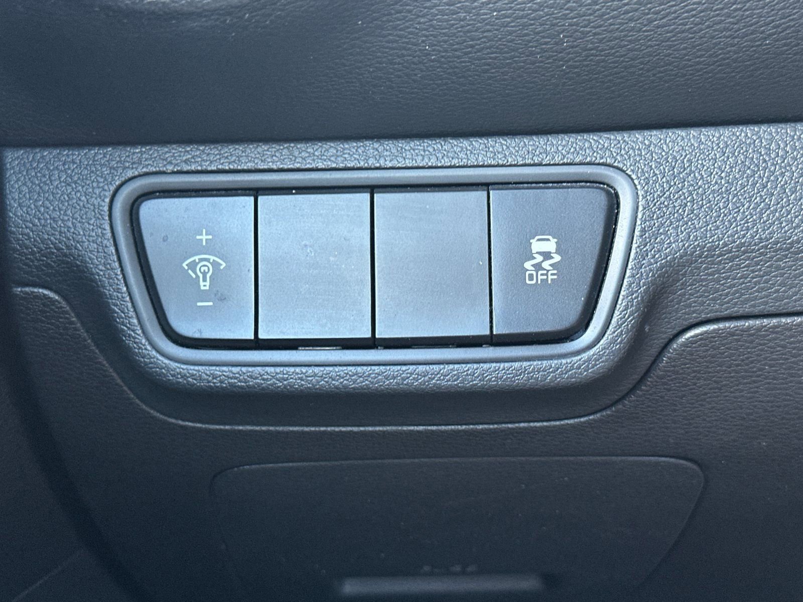 Used 2023 Kia Forte LXS image 28