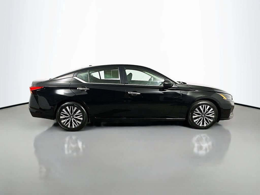 Used 2024 Nissan Altima 2.5 SV FWD image 7