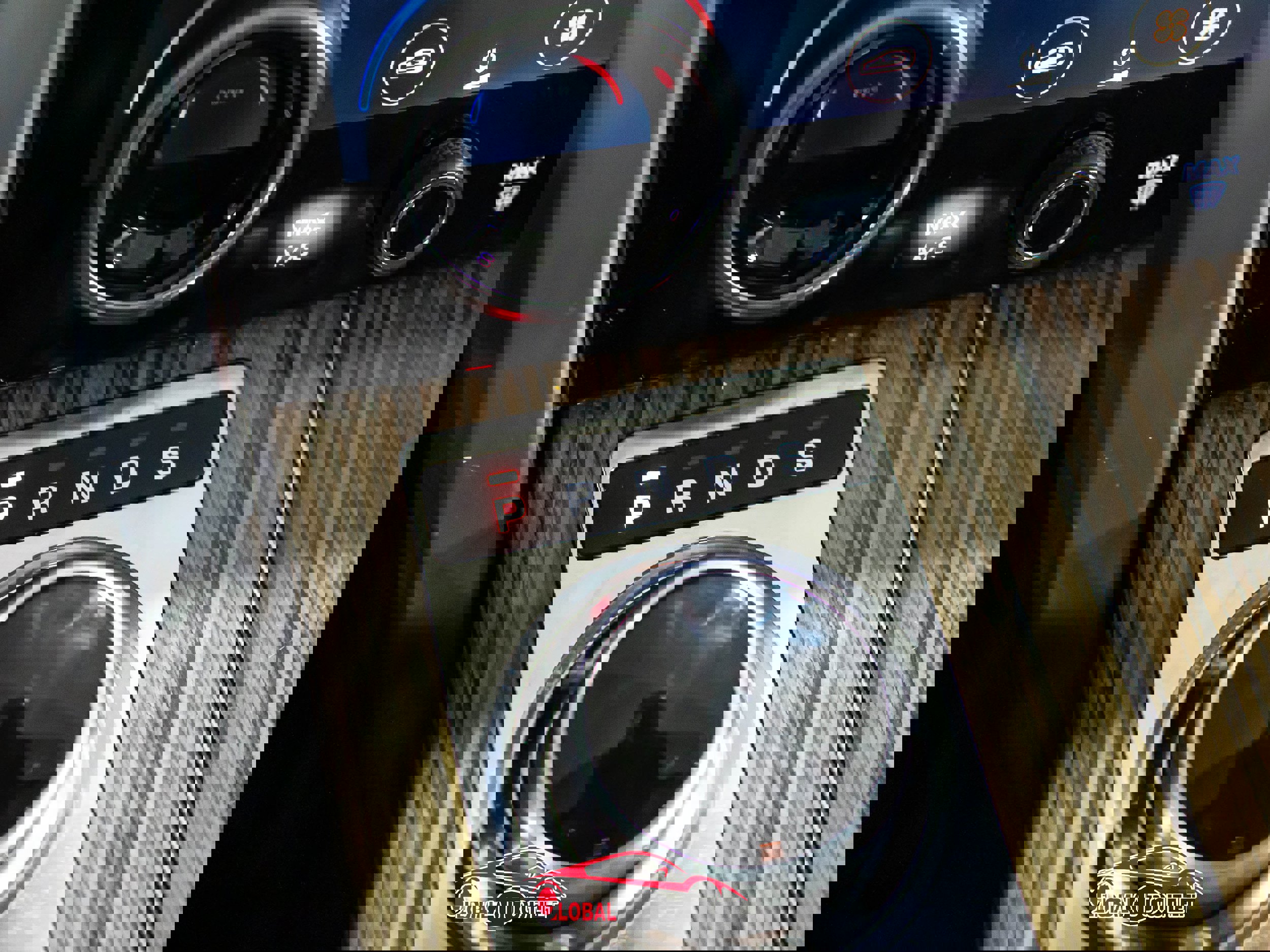 Used 2018 Land Rover Range Rover Long Wheelbase Supercharged image 37