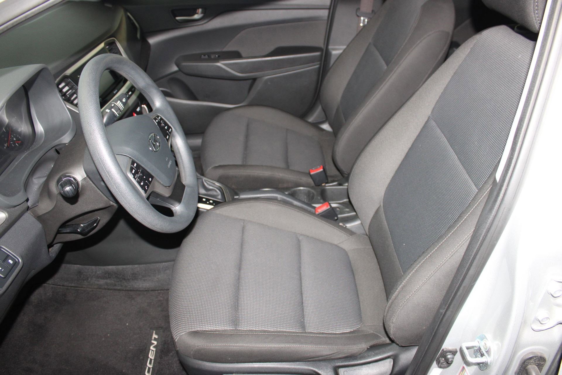 Used 2022 Hyundai Accent SE image 5