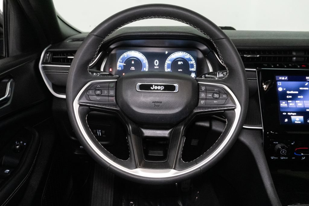 Used 2025 Jeep Grand Cherokee Altitude AWD/4WD image 15