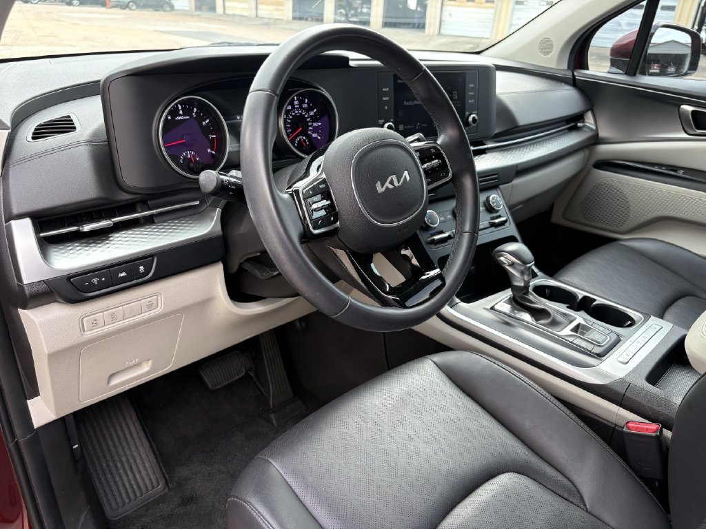 Used 2024 Kia Carnival LX FWD image 14