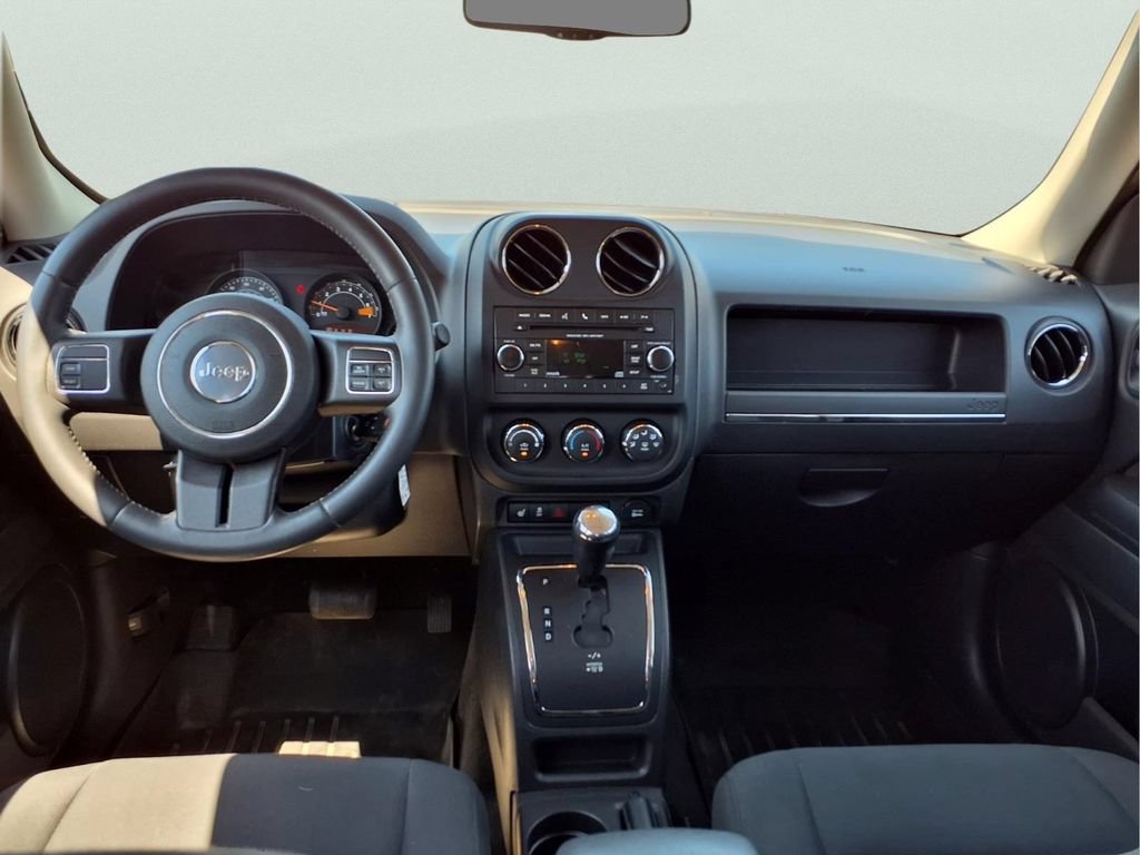 Used 2015 Jeep Patriot Latitude AWD/4WD image 14