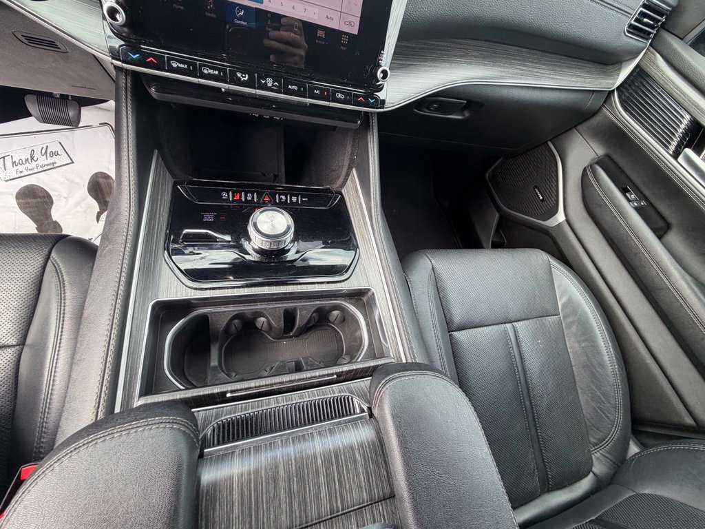 Used 2024 Jeep Wagoneer L Series II AWD/4WD image 26
