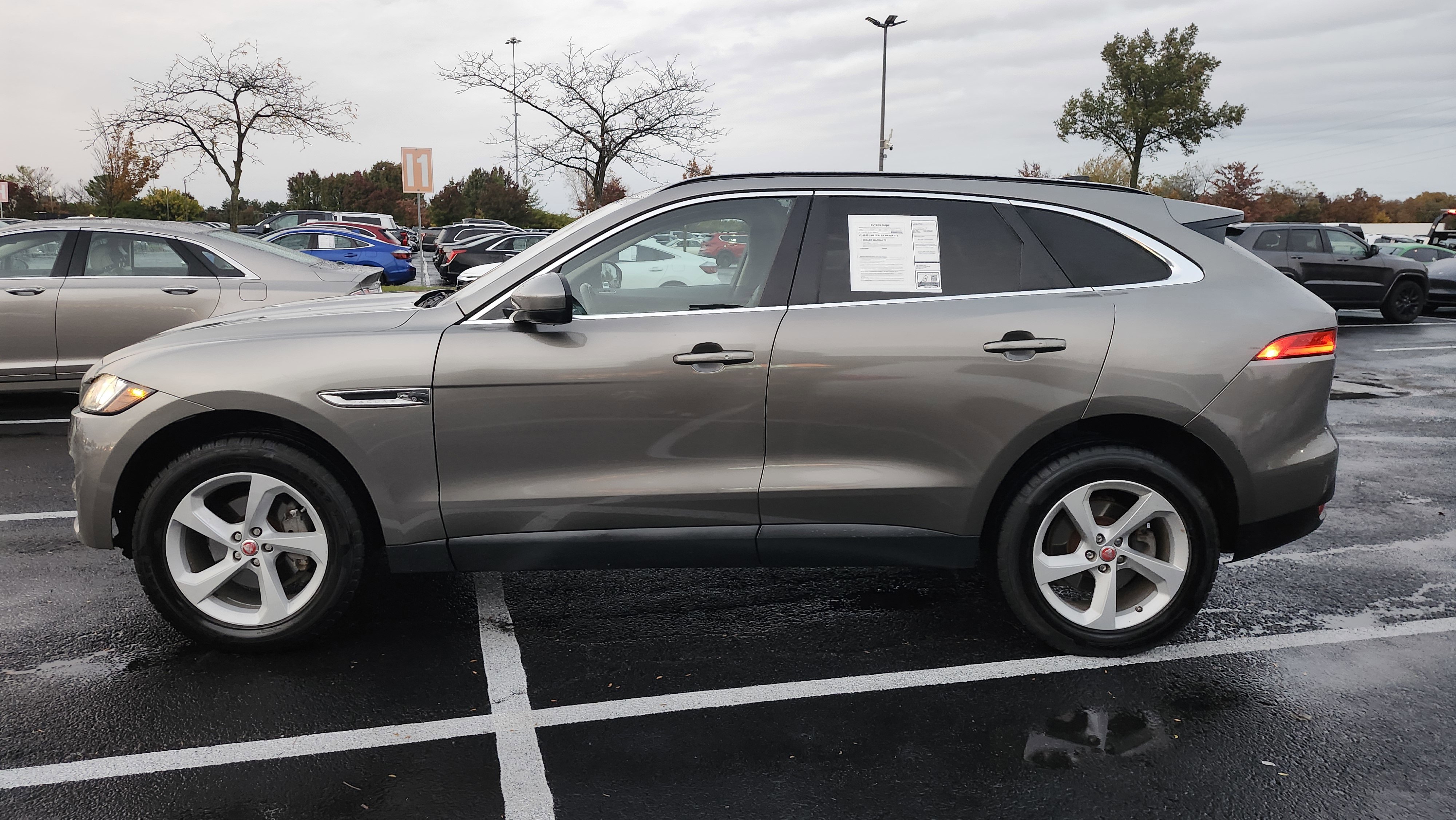 Used 2020 Jaguar F-PACE Premium image 8
