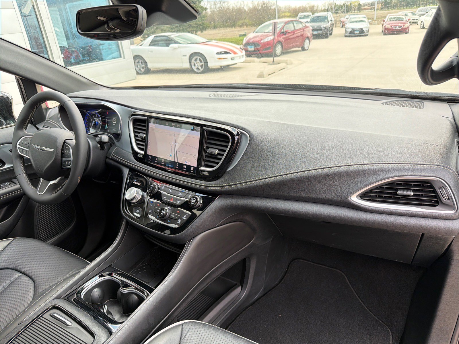 Used 2026 Chrysler Pacifica Limited image 32