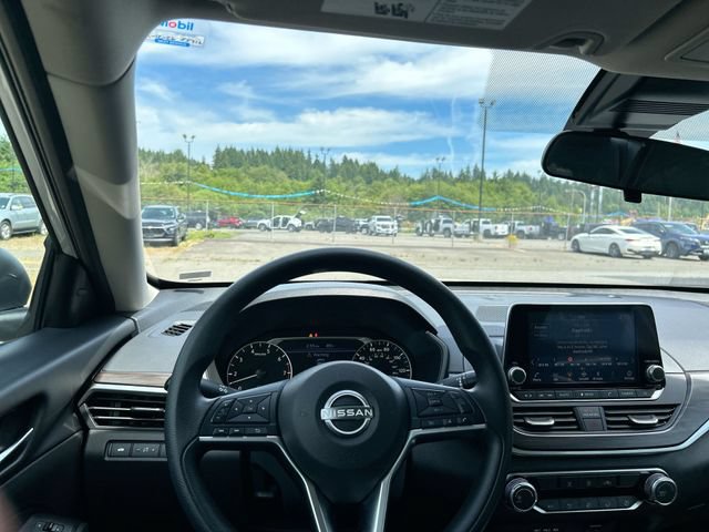 Used 2024 Nissan Altima 2.5 SV FWD image 10