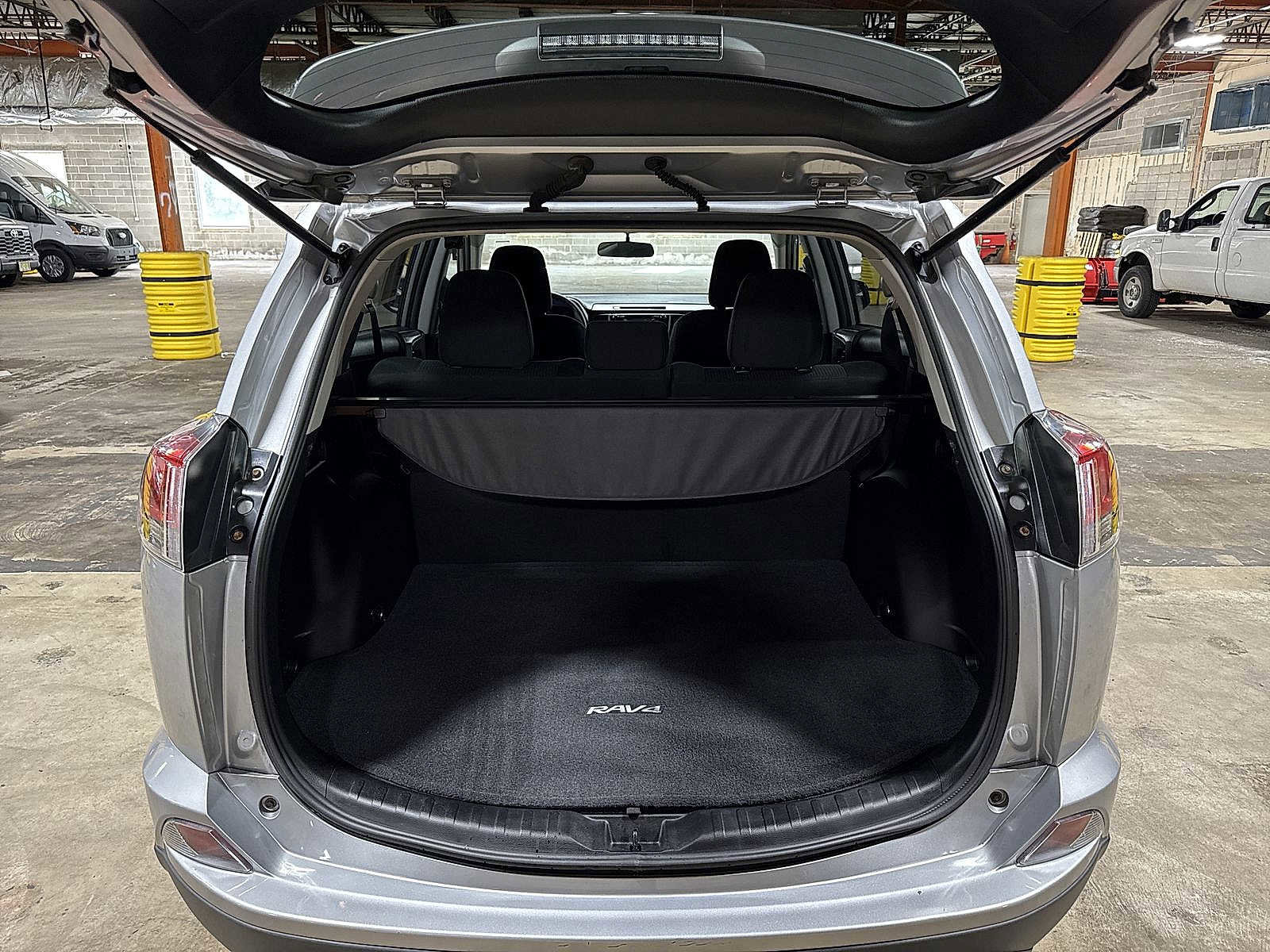 Used 2016 Toyota RAV4 LE AWD/4WD image 11