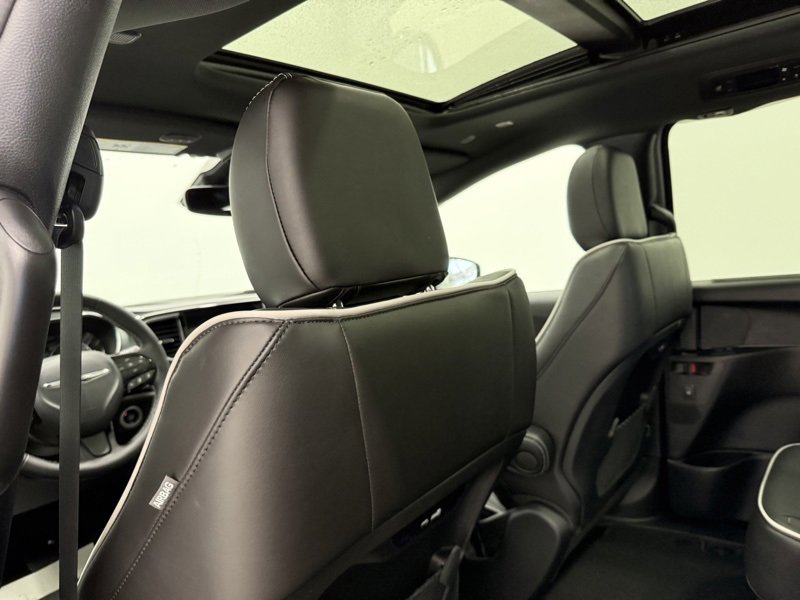 New 2026 Chrysler Pacifica Limited image 22