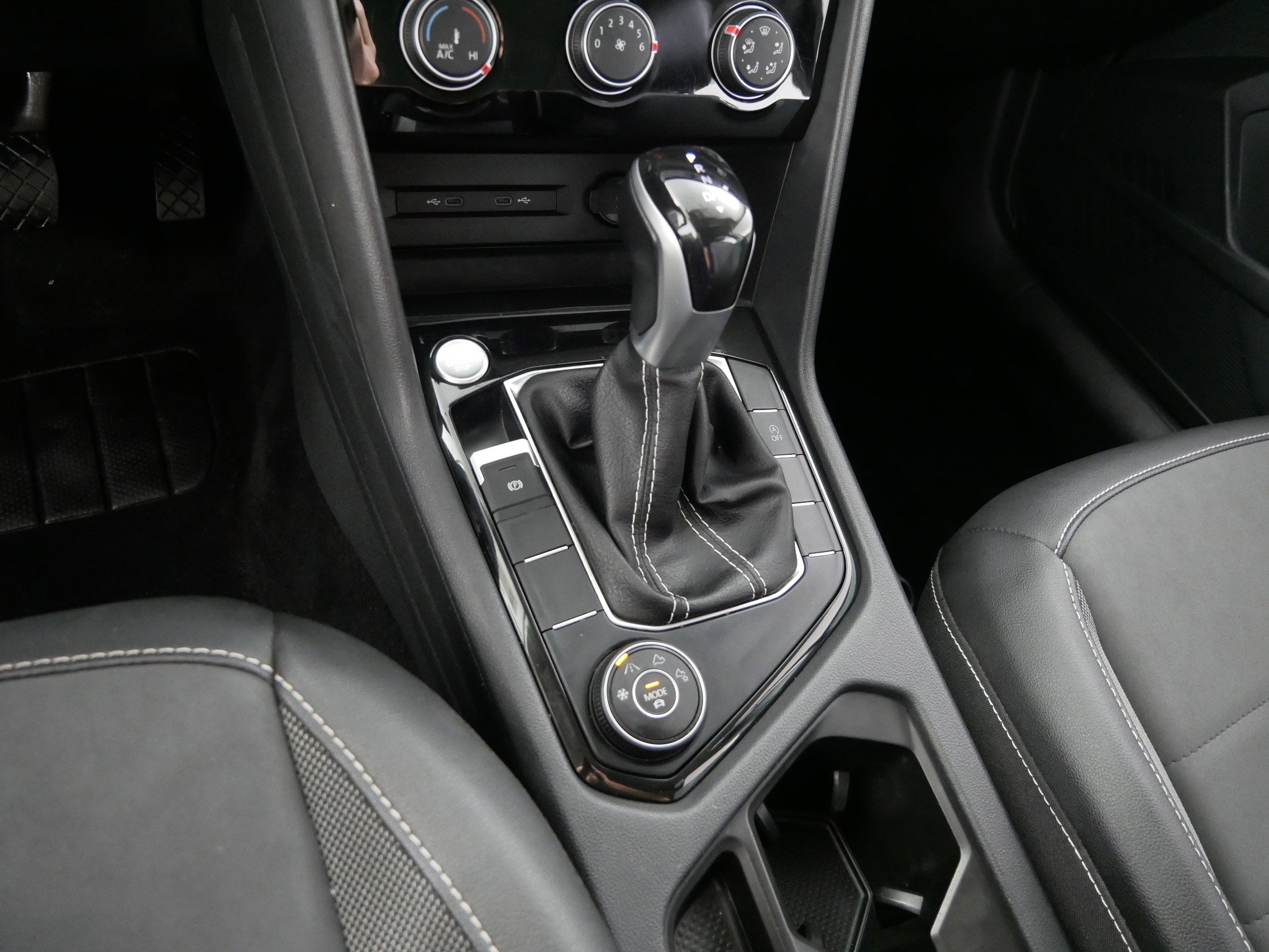 Certified 2023 Volkswagen Taos SE w/ Panoramic Sunroof Package image 24