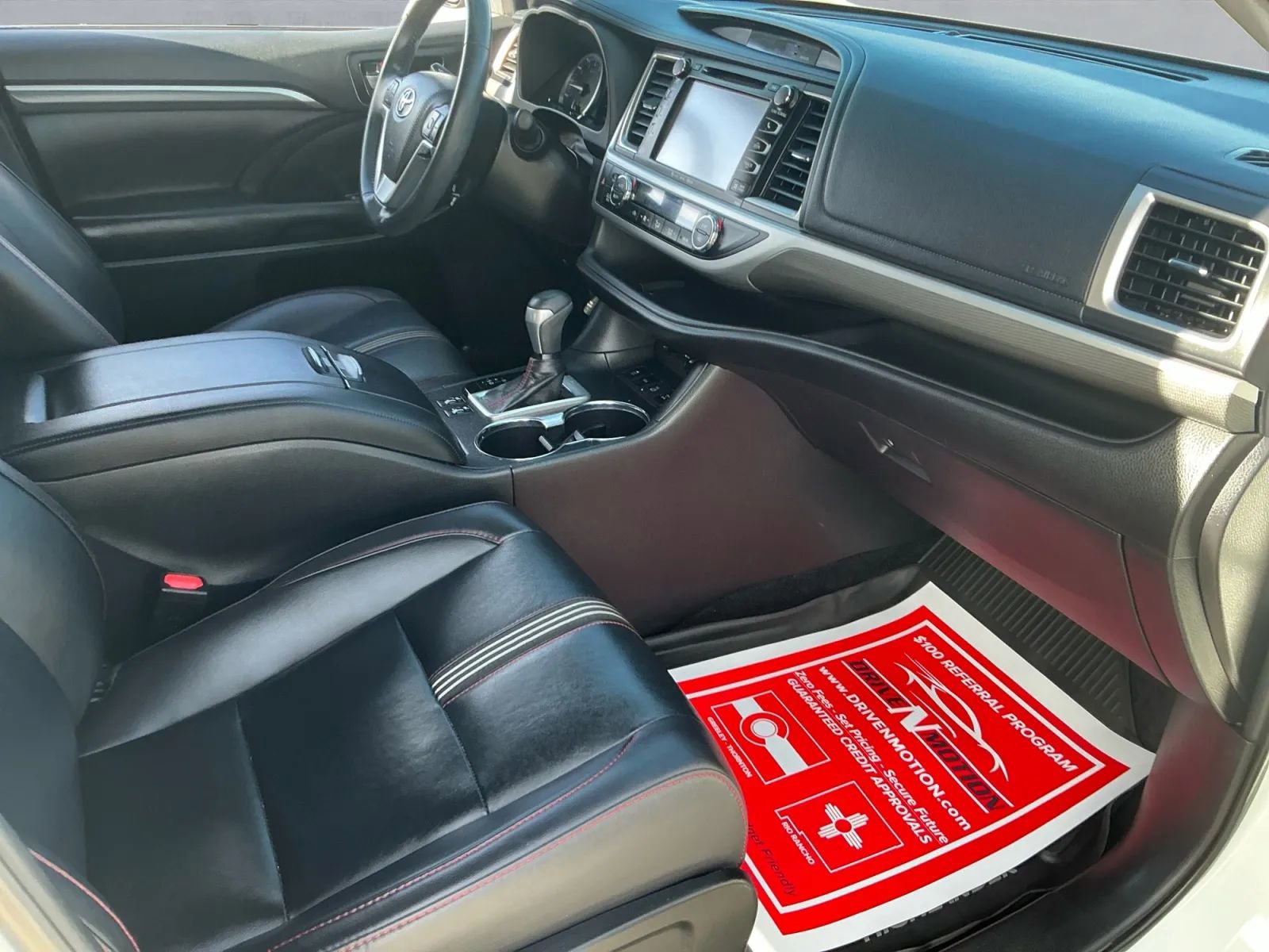 Used 2019 Toyota Highlander SE image 22