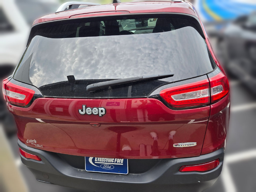 Used 2016 Jeep Cherokee Latitude w/ Cold Weather Group FWD image 10
