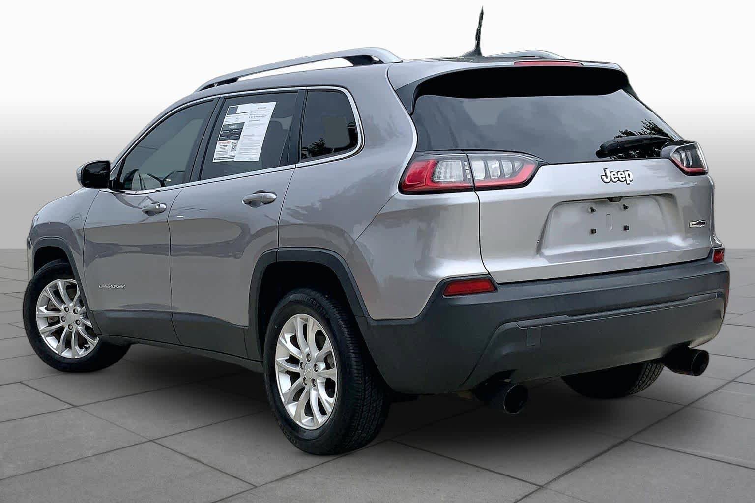 Used 2019 Jeep Cherokee Latitude w/ Popular Appearance Group FWD image 12