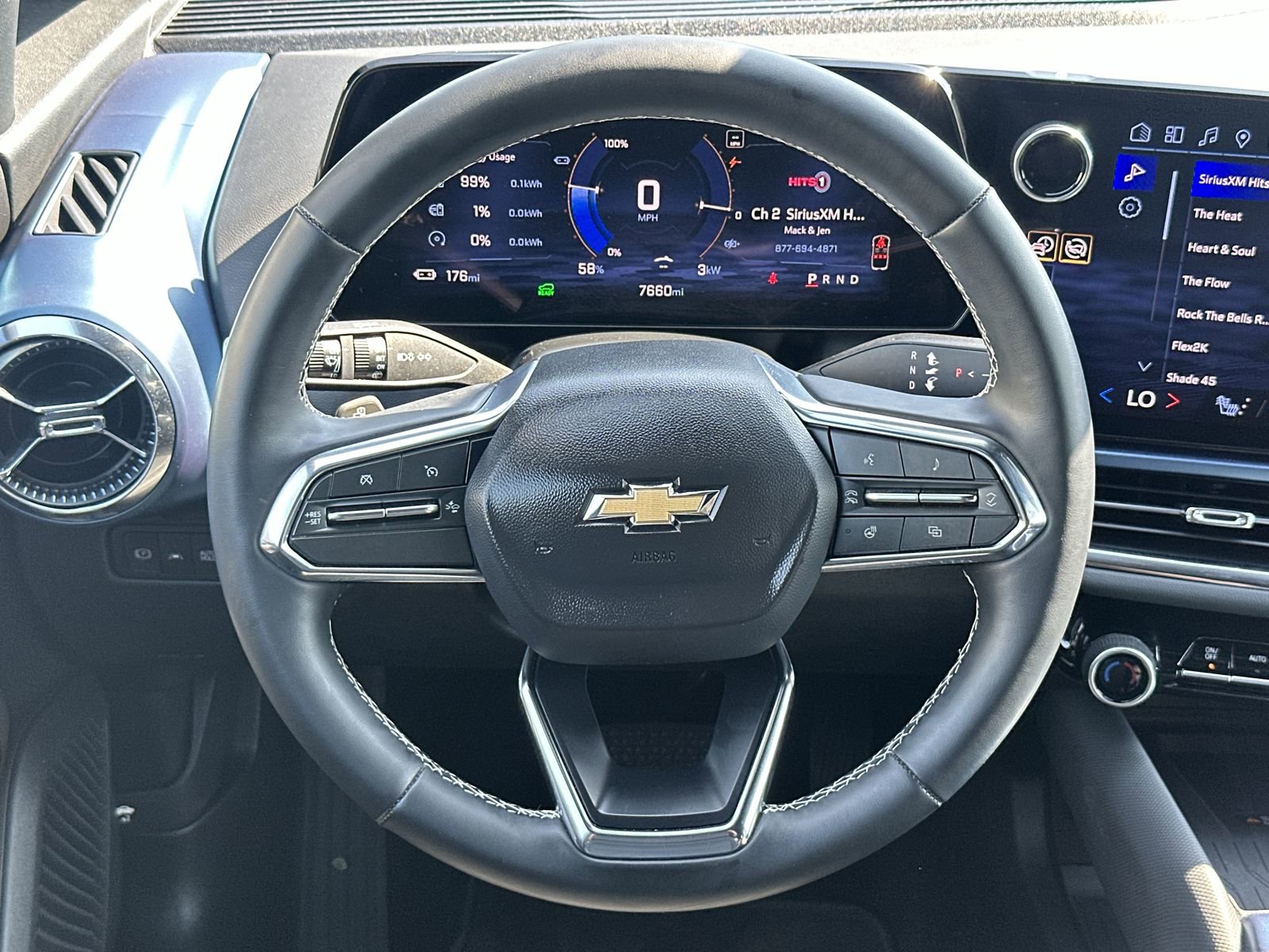 Used 2025 Chevrolet Equinox EV LT w/ Convenience Package FWD image 19