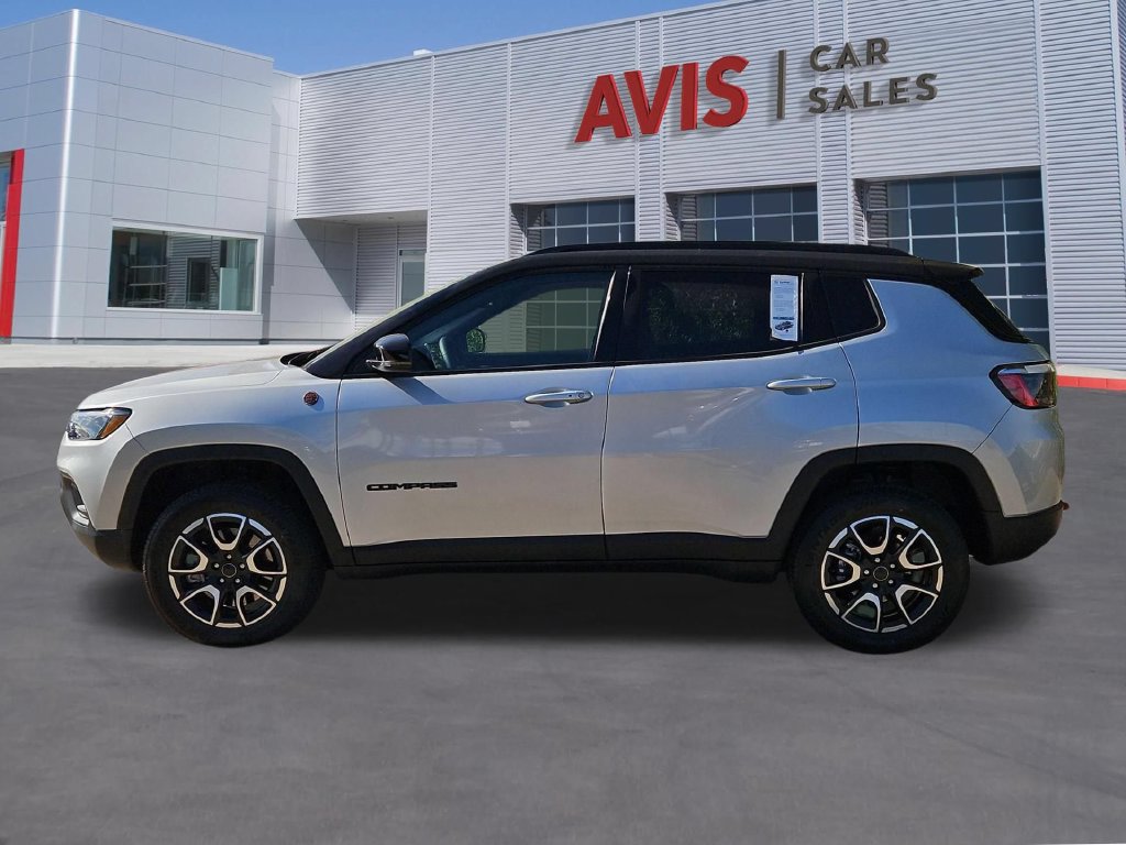 Used 2025 Jeep Compass Trailhawk AWD/4WD image 10