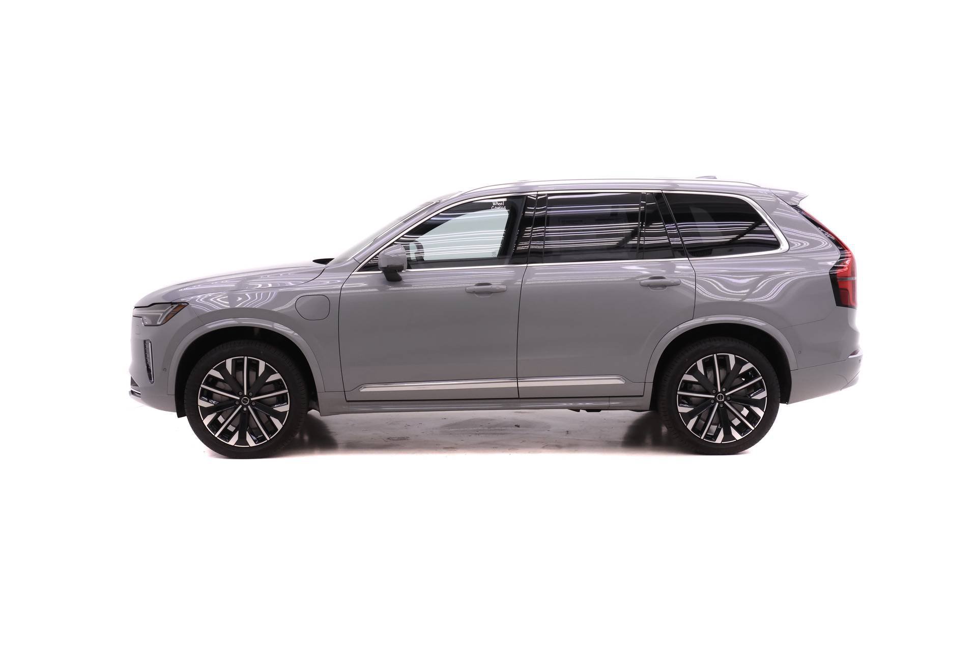 New 2026 Volvo XC90 T8 Plus w/ Protection Package Premier AWD/4WD image 3