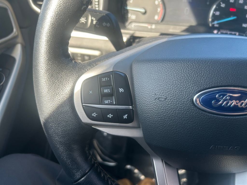 Used 2022 Ford Explorer XLT w/ Equipment Group 202A AWD/4WD image 17
