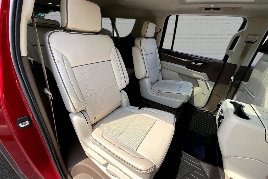 Used 2022 GMC Yukon XL Denali w/ Denali Ultimate Package AWD/4WD image 22