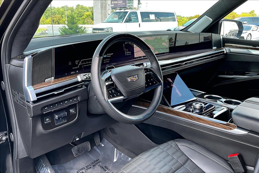 Used 2025 Cadillac Escalade Sport Platinum AWD/4WD image 18