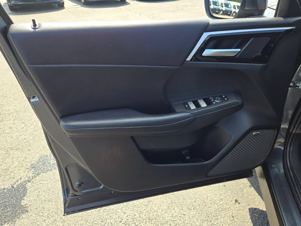 Used 2025 Mitsubishi Outlander SE AWD/4WD image 24