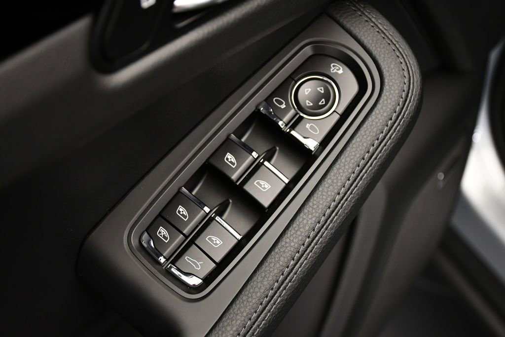 Certified 2026 Porsche Macan image 36