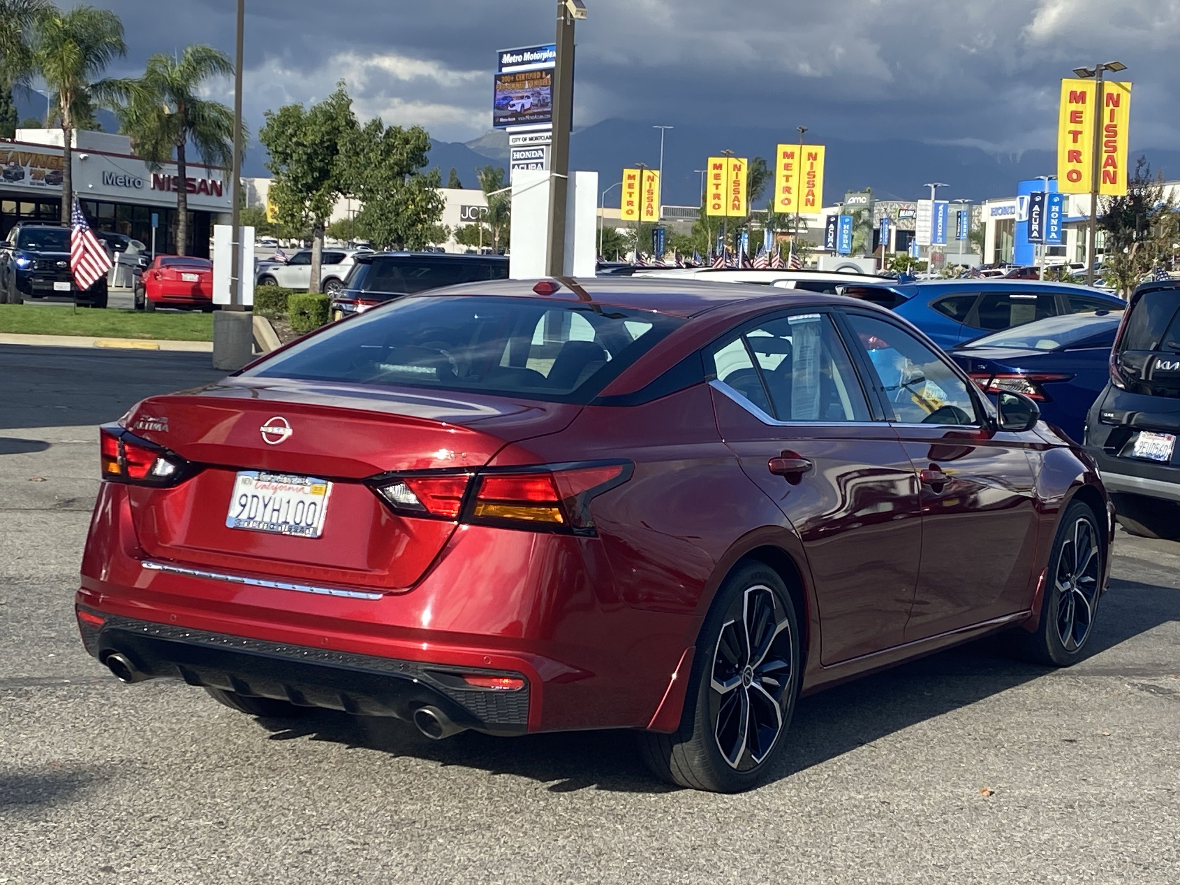 Used 2023 Nissan Altima 2.5 SR w/ SR Premium Package image 3