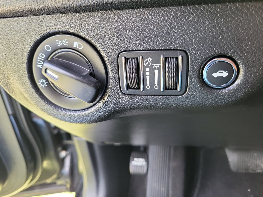 Used 2020 Dodge Charger SXT RWD image 21