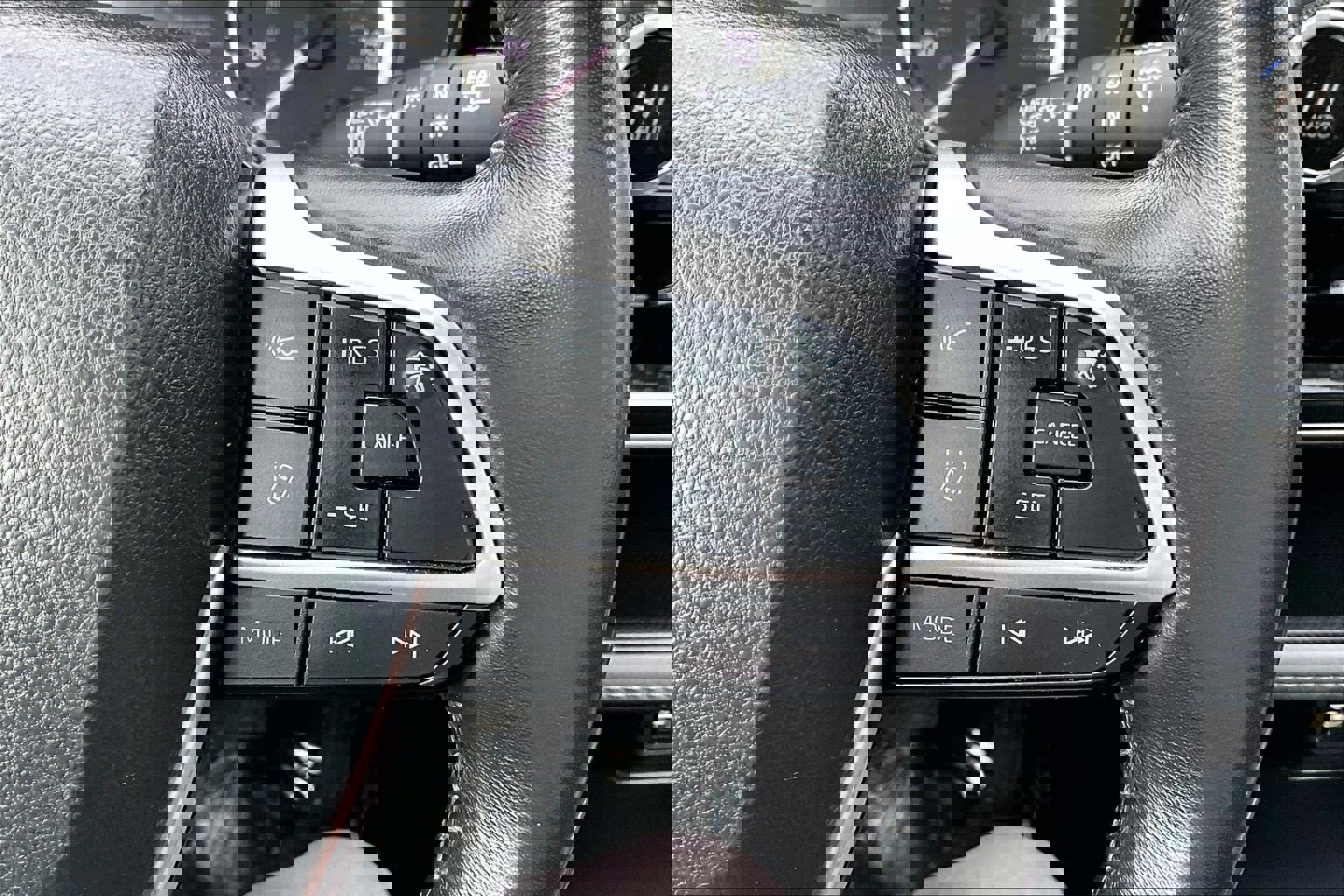 Used 2024 Toyota Highlander LE image 18